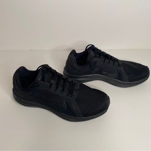 Solid Black Nike Size 8.5